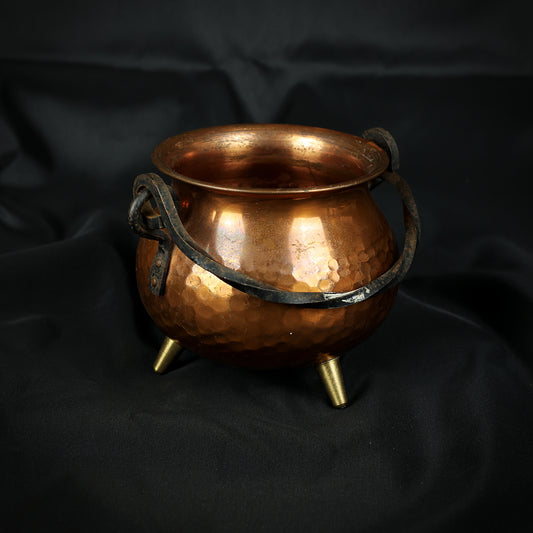 Copper cauldron with cast iron handle